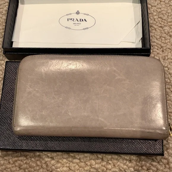 Prada Wallet - Picture 3 of 7